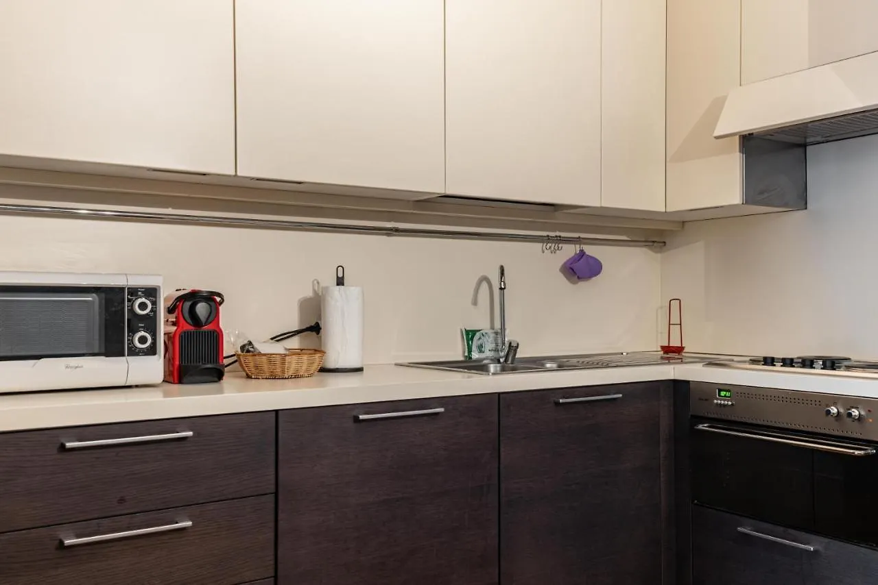 Easylife - Accogliente Bilocale Zona City Life Milan 0*,