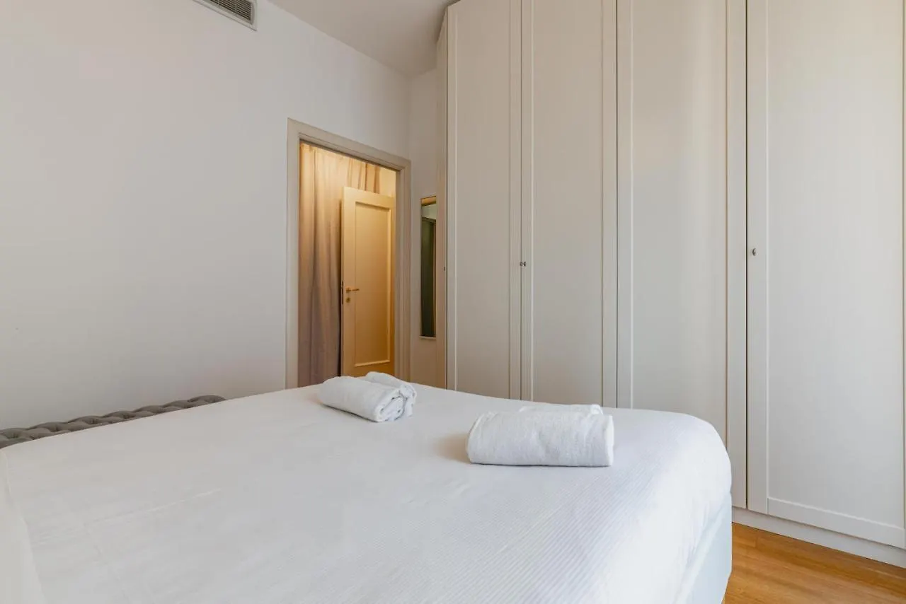 Apartment Easylife - Accogliente Bilocale Zona City Life Milan Italy